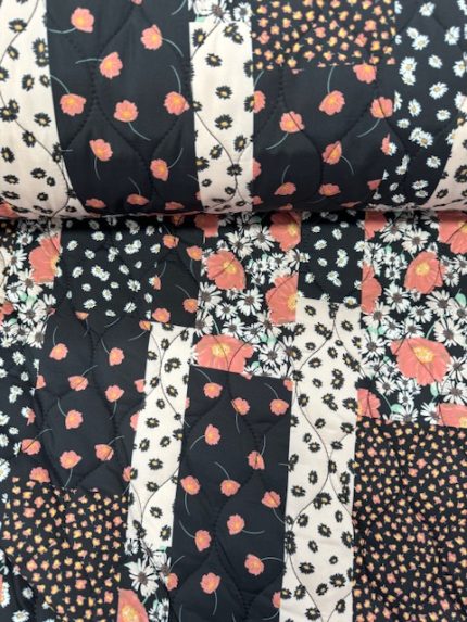 Stepstof, doorgestikt zwart-oudroze patchwork, zwarte binnenkant