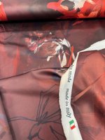 Stretch Satijn, bordeaux ondergrond met -oranje-bruin-tinten - Afbeelding 2