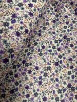 Ribbel-tricot, paars/lila bloempjes op off-white ondergrond - Afbeelding 2