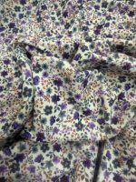 Ribbel-tricot, paars/lila bloempjes op off-white ondergrond